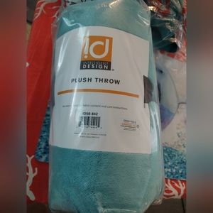 Intelligent Design Aqua Blue 60" X 70" Plush Throw Blanket